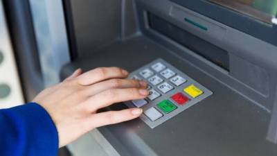 ​Что не стоит делать у банкомата