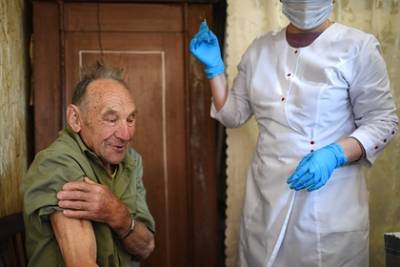 Российский регион решил заплатить пенсионерам за прививку от коронавируса