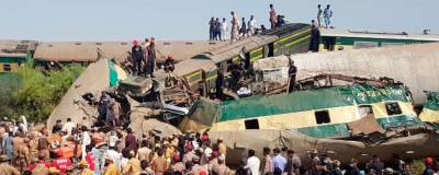 50 человек погибли при столкновении двух поездов в Пакистане