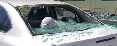 Из-за шалости юных новосибирцев было разбито стекло машины