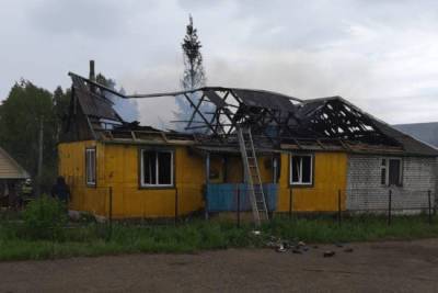 В Башкирии произошел пожар в доме, в котором находились трое детей