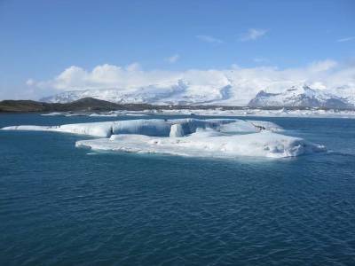 В Арктике растаял огромный фрагмент ледяного покрова (ВИДЕО) и мира