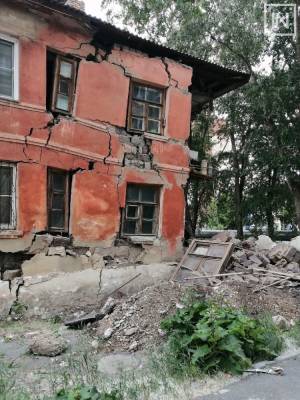 В Челябинске рухнула часть многоквартирного дома, где в конце мая начинали капремонт