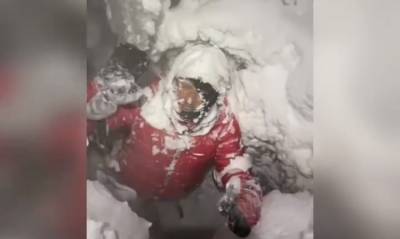 Липецкого альпиниста спасли из ледниковой трещины Эльбруса. Видео