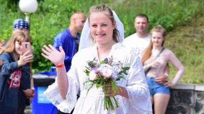 На мотофестивале "Тарасова гора" под Черкассами поженились сразу две пары байкеров из Киева