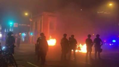 В Миннеаполисе вспыхнули массовые беспорядки после очередного убийства полицейскими темнокожего