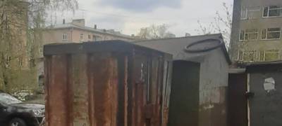 Власти Петрозаводска отправят под снос гараж и контейнер в центре города