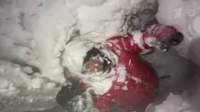 На Эльбрусе на высоте 5000 метров сотрудники МЧС провели спасательную операцию