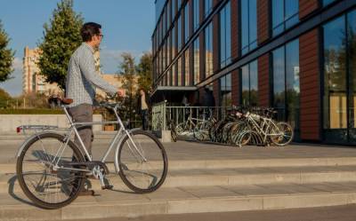 Выяснилось, сколько астраханцев добираются летом на работу на велосипеде