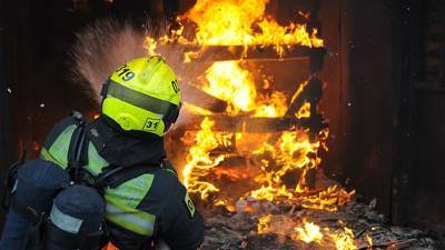 Пожар унес жизнь рабочего в Новосибирске