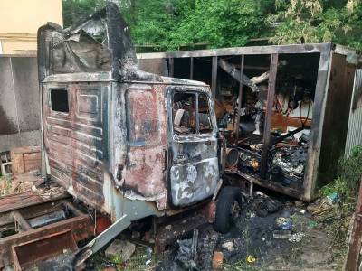В Смоленске детская шалость с огнем привела к серьезному пожару