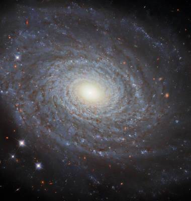 Телескоп «Хаббл» сделал детальный снимок далекой галактики