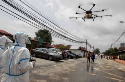 Малайзия борется с новой вспышкой COVID-19 с помощью дронов