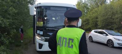 Водитель пригородного автобуса под Петрозаводском рисковал жизнями пассажиров