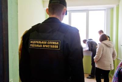 Более 640 жителей Астраханской области не выплачивают алименты