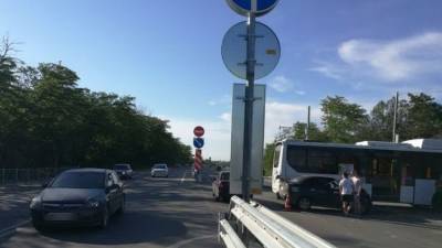 Легковушка врезалась в автобус с пассажирами под Симферополем- фото