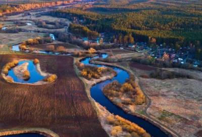 Фотограф показал реку Оредеж с высоты птичьего полета