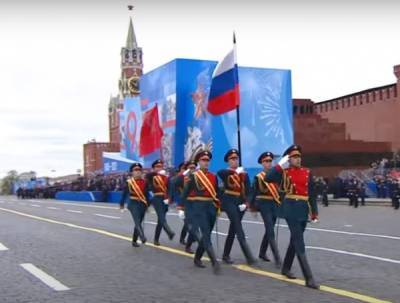 Зюганов припомнил Путину Мавзолей за голубым забором на параде Победы