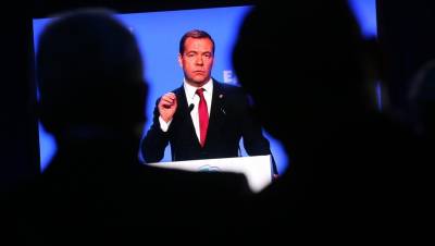 Ненужные разговоры: Дмитрия Медведева могут вывести из лидеров "Единой России"