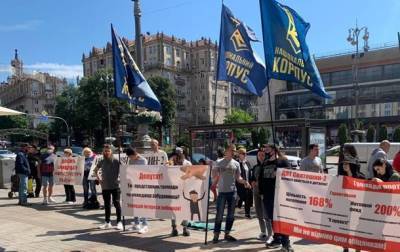 В центре Киева собрались два митинга