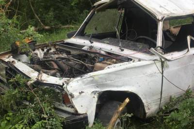 Водитель без прав в Кабардино-Балкарии врезался в дерево и погиб