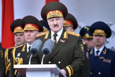 Лукашенко решил вооружить всех белорусов