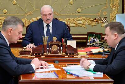 Лукашенко призвал в случае войны не надеяться на оружие «заморского дяди»