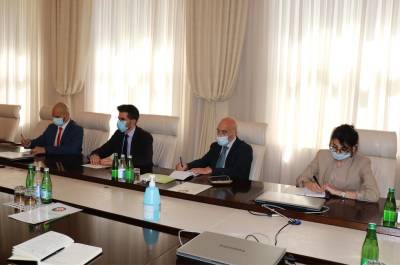 Замминистра здравоохранения Азербайджана принял делегацию во главе с послом Израиля (ФОТО)