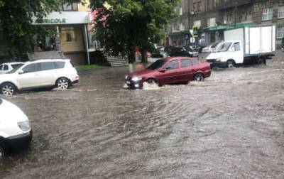 Затопило улицы и дома: Харьков и Херсон накрыл мощный ливень