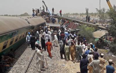 Авария поездов в Пакистане: число жертв превысило 60 человек