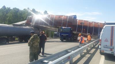 Движение на трассе «Иртыш», заблокированной из-за обрушения моста, запустили по обочине