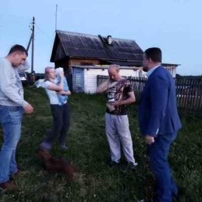 Глава кузбасского округа встретился с жителями, сообщившими о затопленных могилах ветеранов
