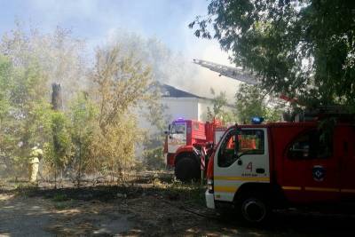 В Кургане пожарные отстояли от огня жилые дома в Рябково