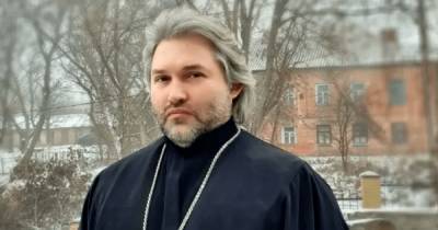Оскорбившему женщин священнику-депутату из Полтавы запретили писать в соцсетях три месяца