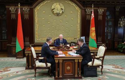 Лукашенко: Непростые времена, все нам угрожают – санкции, санкции