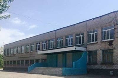 Неизвестный открыл стрельбу у школы в Волгоградской области