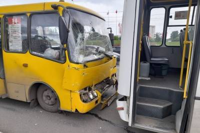 В Иванове произошло ДТП с участием двух автобусов и легкового автомобиля