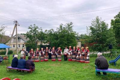 В отдаленных селах Белгородской области организуют концерты с помощью автоклуба