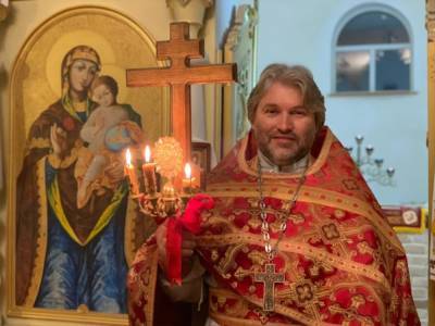 После скандального поста об абортах церковь временно запретила священнику Дедюхину писать в соцсети