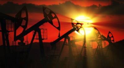 Нефть дешевеет из-за неустойчивого спроса