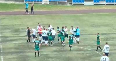 Футболисты устроили драку во время матча в Казани