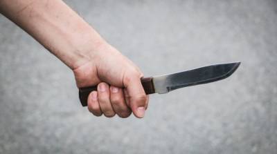 В Киеве мужчина ранил ножом водителя эвакуатора