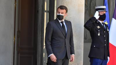Во Франции задержали злоумышленника, ударившего президента по лицу