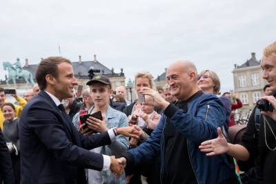 Премьер Франции назвал пощечину Макрону ударом по демократии