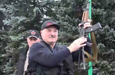Лукашенко приказал производить российское оружие в Беларуси на случай войны