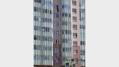 Петербурженка сбежала от запрещавшего ей пить мужа по простыням и упала с 9 этажа