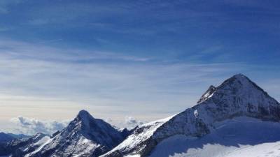 Ученые объяснили появление красного снега на пиках Альпийских гор