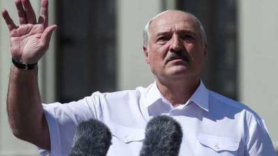 Надо иметь свое, – Лукашенко хочет вооружить белорусов на случай войны