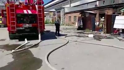 Человек погиб при пожаре в цехе по производству триплекса в Новосибирске