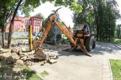 В Смоленске начали благоустраивать Сквер Памяти Героев